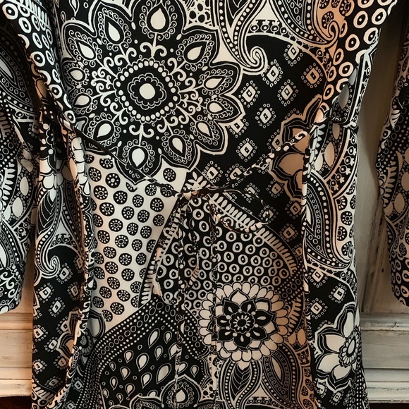 LOFT Black and White floral print shift dress - Picture 3 of 5